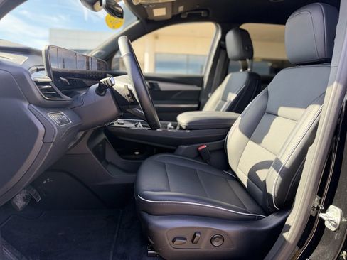 Used 2025 Buick Enclave Preferred image 9