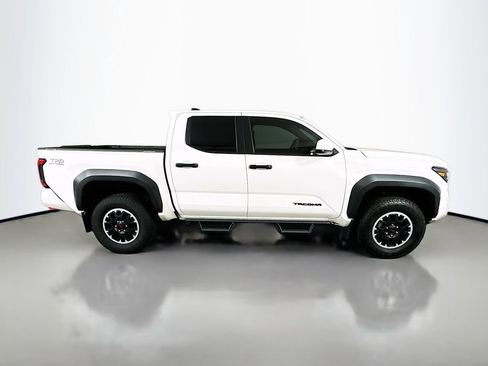 Certified 2024 Toyota Tacoma TRD Off-Road AWD/4WD image 4