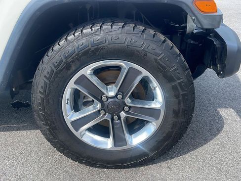 Used 2021 Jeep Wrangler Unlimited Sahara AWD/4WD image 11