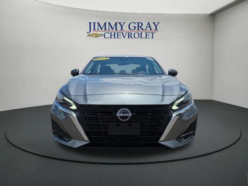 Used 2025 Nissan Altima 2.5 SV FWD image 8