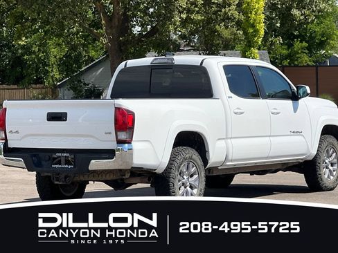 Used 2018 Toyota Tacoma SR5 AWD/4WD image 4