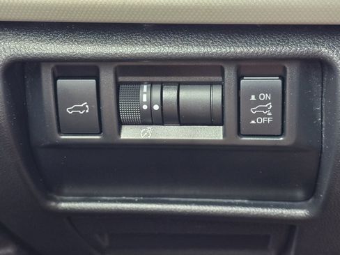 Used 2025 Subaru Forester Premium AWD/4WD image 21