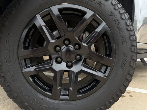 Used 2020 Chevrolet Silverado 1500 LT w/ Texas Edition AWD/4WD image 9