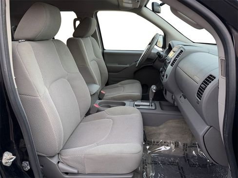 Used 2018 Nissan Frontier SV image 18