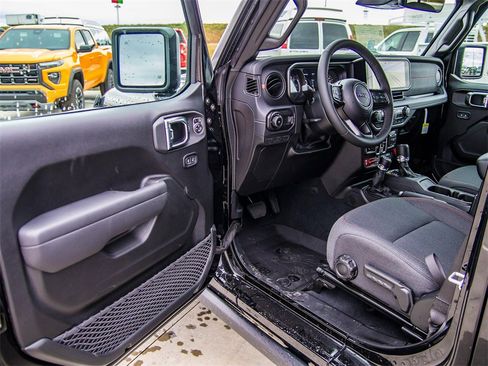 New 2026 Jeep Wrangler Unlimited Rubicon w/ Safety Group image 28