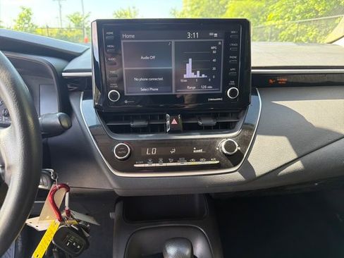 Used 2022 Toyota Corolla LE FWD image 21