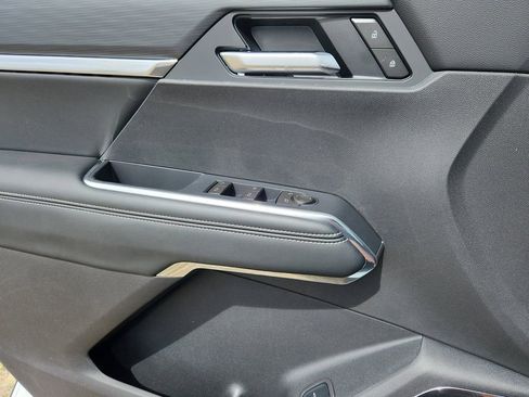New 2026 GMC Acadia Elevation w/ Elevation Premium Package AWD/4WD image 7