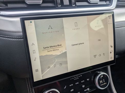 Used 2024 Jaguar F-PACE R-Dynamic S image 14