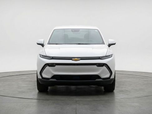 Used 2025 Chevrolet Equinox LT image 2