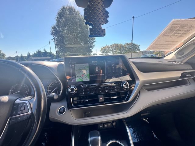 Used 2020 Toyota Highlander Platinum FWD image 11