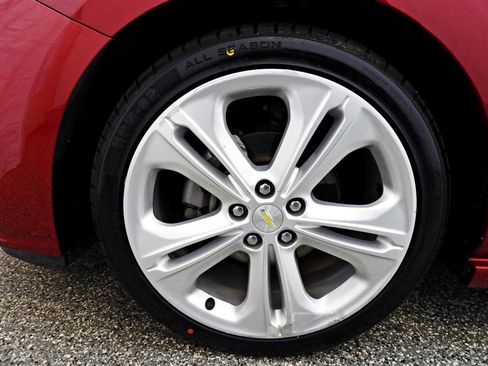 Used 2017 Chevrolet Cruze Premier image 18