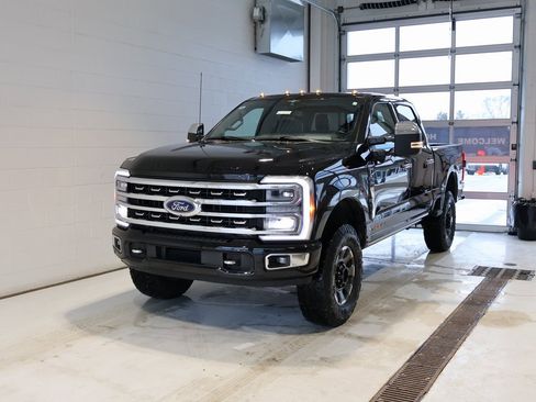 Used 2023 Ford F350 Platinum w/ Tremor Off-Road Package image 6