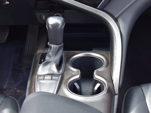 Used 2023 Toyota Camry SE image 19