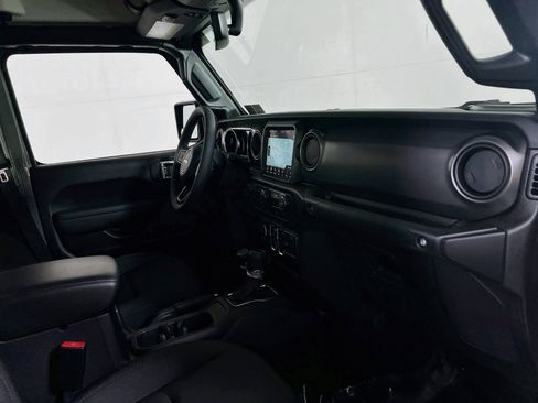 Used 2023 Jeep Gladiator Sport AWD/4WD image 28