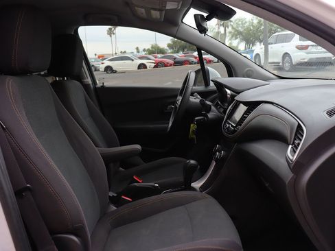 Used 2018 Chevrolet Trax LS w/ LPO, Cargo Package FWD image 34