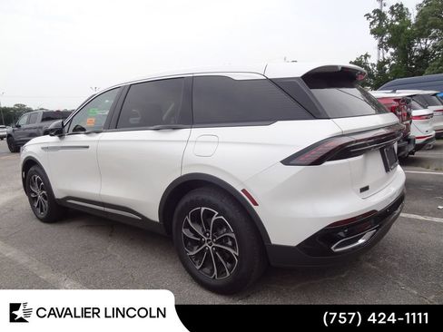 Used 2026 Lincoln Nautilus Premier AWD/4WD image 5