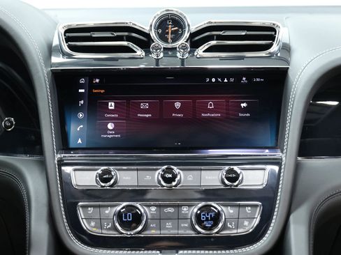 Used 2021 Bentley Bentayga w/ First Edition Specification AWD/4WD image 40