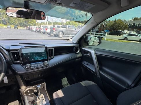 Used 2016 Toyota RAV4 XLE AWD/4WD image 19