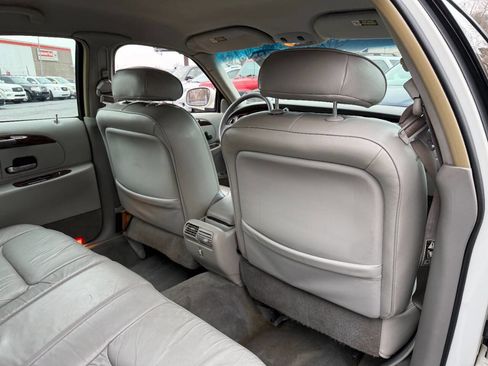 Used 2000 Lincoln Town Car Executive image 25