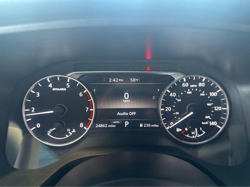 Used 2024 Nissan Rogue SV image 3