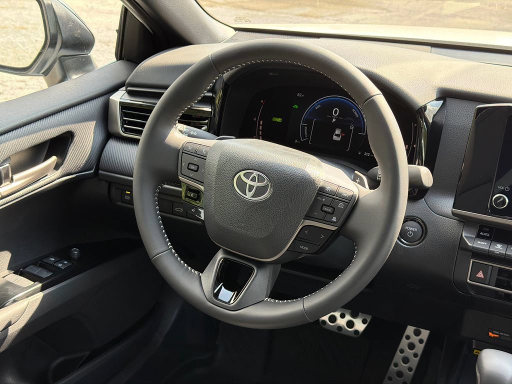 New 2026 Toyota Camry Hybrid FWD image 29