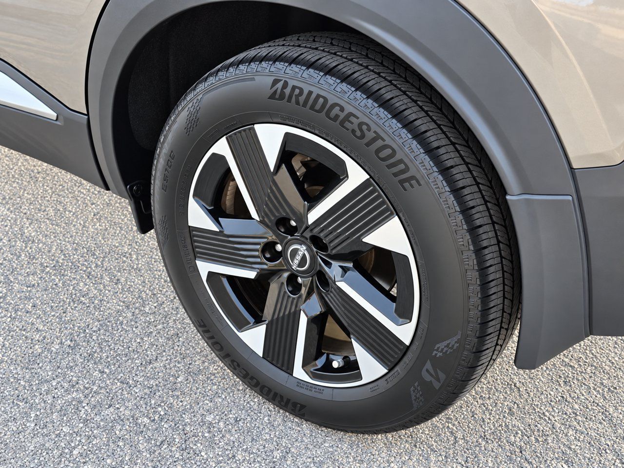 Used 2025 Nissan Kicks SV AWD/4WD image 11