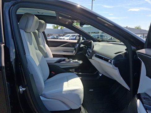 Certified 2024 Cadillac Lyriq Sport AWD/4WD image 21