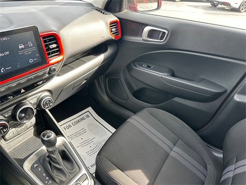 Used 2022 Hyundai Venue SEL image 29