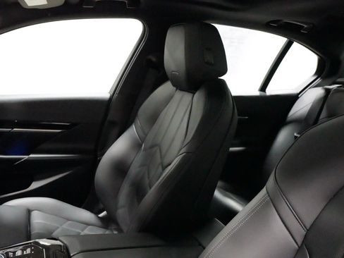 Used 2025 BMW 530i xDrive w/ Premium Package AWD/4WD image 31