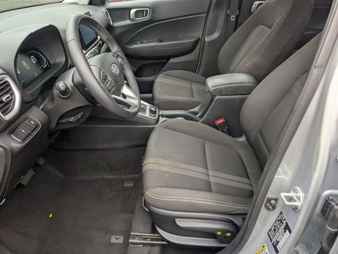 Used 2023 Hyundai Venue SEL FWD image 13