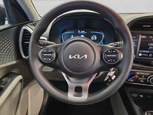 Used 2025 Kia Soul LX w/ LX Technology Package FWD image 19