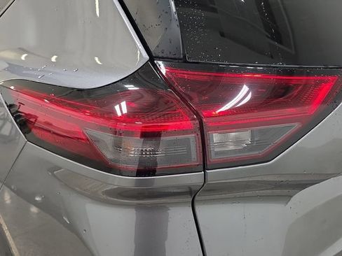 Used 2024 Nissan Rogue S AWD/4WD image 31