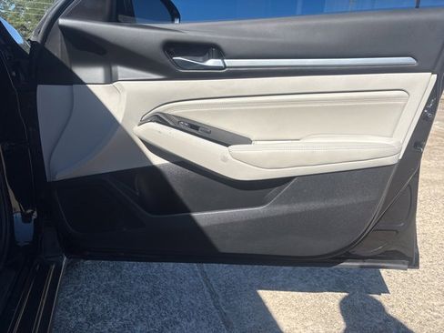 Used 2023 Nissan Altima 2.5 SL image 9