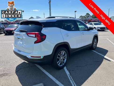 Used 2022 GMC Terrain SLT w/ LPO, Floor Liner Package FWD image 5