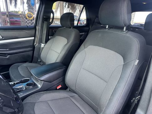 Used 2016 Ford Explorer XLT image 11