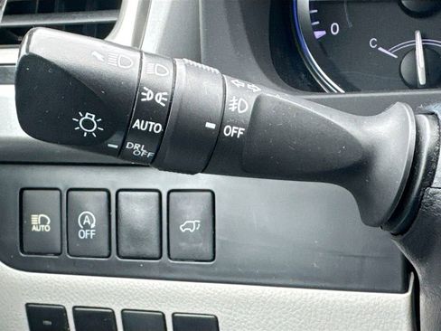 Used 2018 Toyota Highlander Limited FWD image 12