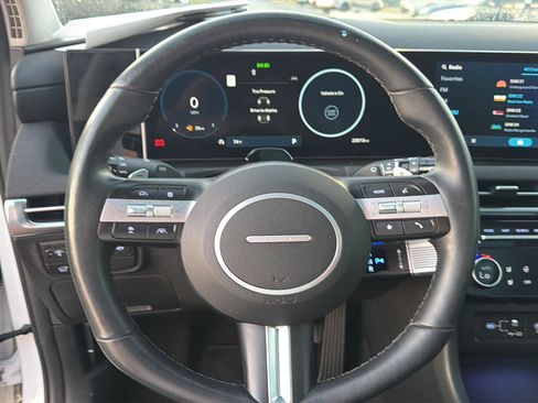 Used 2025 Hyundai Tucson Limited FWD image 21