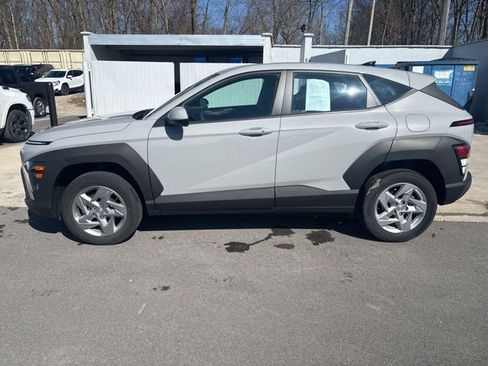 Used 2024 Hyundai Kona SE image 5