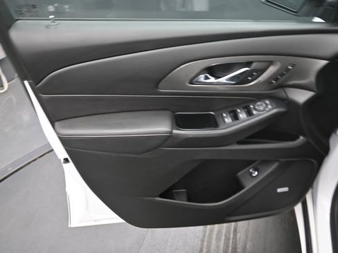 Used 2023 Chevrolet Traverse Premier image 16