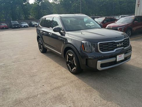 Used 2025 Kia Telluride S FWD image 6