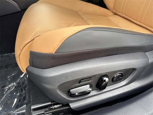 Certified 2025 Lexus ES 300h Ultra Luxury image 19