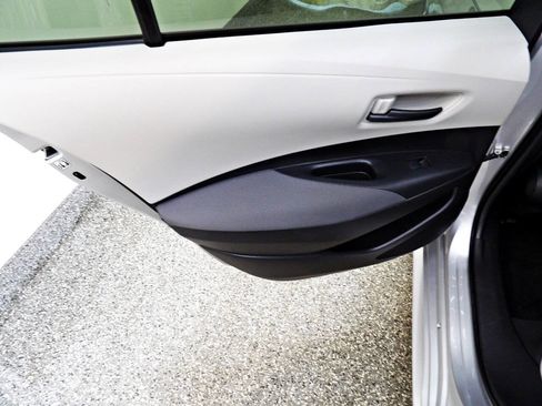 Used 2022 Toyota Corolla LE FWD image 9