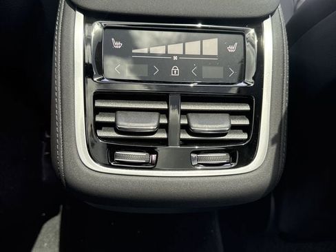 New 2026 Volvo XC90 B5 Core image 8