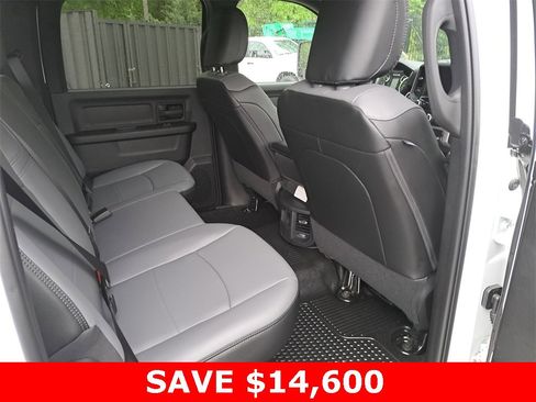 Used 2024 RAM 2500 Tradesman w/ Chrome Appearance Group image 12