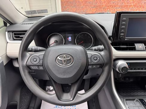 Used 2021 Toyota RAV4 XLE FWD image 13