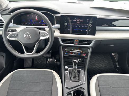New 2026 Volkswagen Taos SE FWD image 17