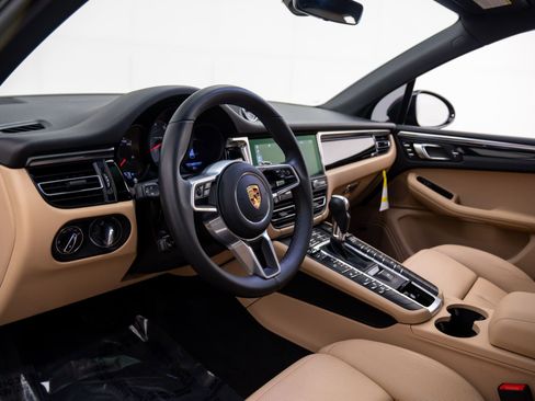 Certified 2021 Porsche Macan S image 4