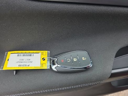 Used 2023 Chevrolet Bolt EUV LT FWD image 26