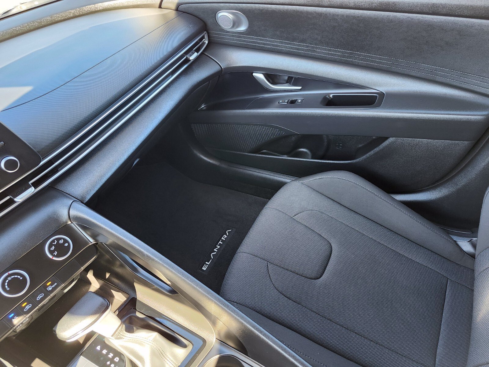Certified 2026 Hyundai Elantra SE FWD image 15