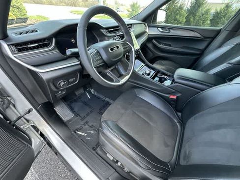 Used 2023 Jeep Grand Cherokee L Laredo AWD/4WD image 17